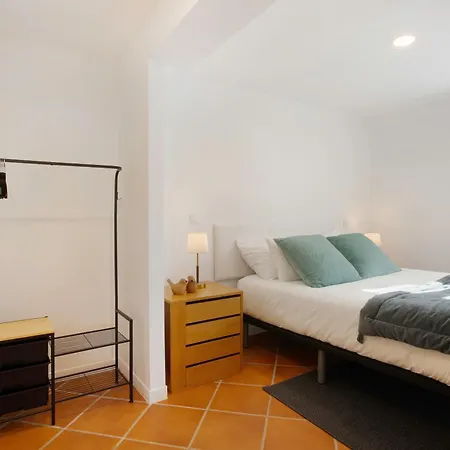 Capelos Apartment *